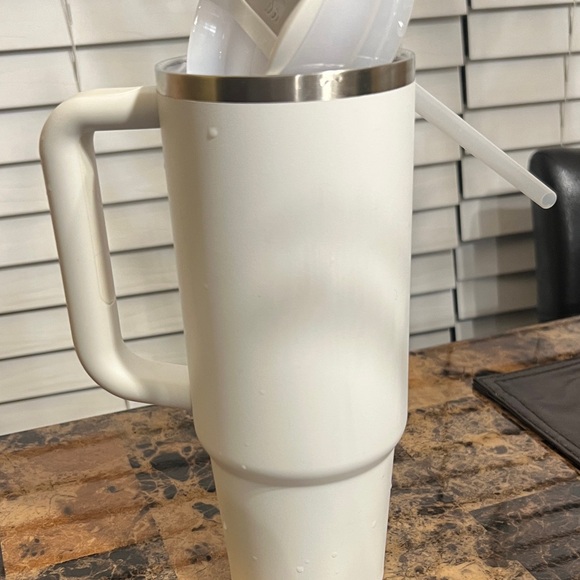 30 Oz Stanley Classic White Mug with Handle - Picture 6 of 7